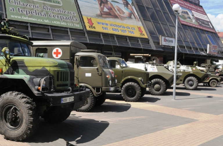 V úvodní den výstavy o čs.legiích v Rusku  bude v okolí OC Forum vystavena vojenská technika